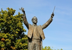 Holst Statue