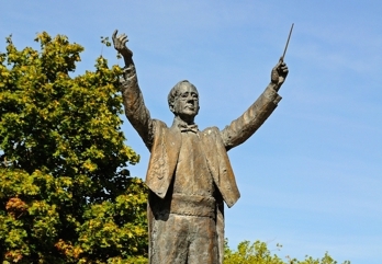 Holst Statue